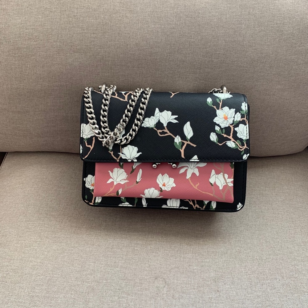 Mango pebbles chain bag